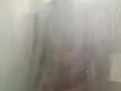 cossio en la ducha