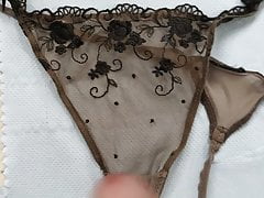 Eine geile Ladung auf den Slip spritzen