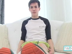 Hot teen 18+ Xander Shows Tight Ass While Jacking Off!