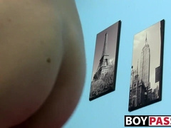 Young homo Evan James fiddles ass while masturbating