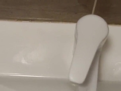 Jacking im public rest room finisched with pee