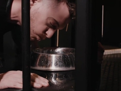 Bighandsff Takes Full Advantage Of Axel Abysses Caged Hole