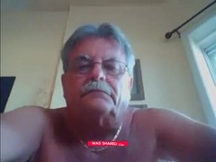 Uncle Displays Off