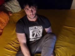 Gym stud wanks off during bulking season!