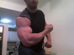 MUSCLE GUY JERK OFF ON BED