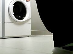 Hotel laundry room popperbate