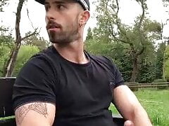 Successful wanking on the park bench
