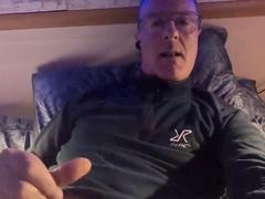 Amateur man with huge cock jerks off and shoots a big load