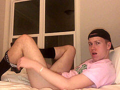 College jock Jesse Gold, 19 years old, fingers his hairy asshole