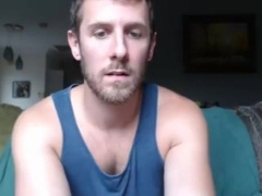 Bearded hunk takes dildos and jerks off on cam