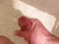 Fag Beau walking in the shower