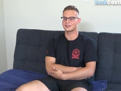 Unshaven glasses guy faps fuckpole at first-timer casting