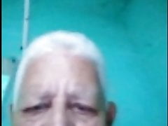 Vovo brasileiro de 83 anos gozando