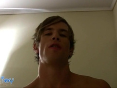 Super-Steamy youngster with a sculptured body attempting out his DIY fucktoy