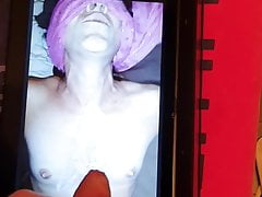 Big cum for the beautiful elfe00