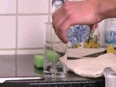 Comiendose al novio de la amiga