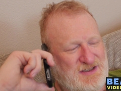 Chubby bear has unforgettable fun with a prick fiddler