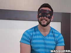 Dude wears mask while he is sucked off by very hot jock