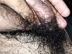 Step sister ko dekh kar muthi maari thi bahut maja aya tha step sister ki choot bahut gulabi thi dekh kar maja aa gaya .