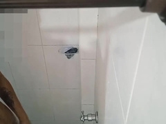 I record my mate while he takes a bathtub - chapter 1