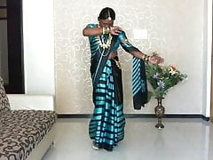 hijda in saree