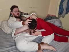 Osos chupándose las pollas en pijama (Brief Movie)