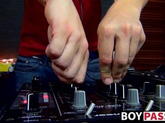 Bored twink plays with his toy and jerks off until he cums