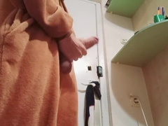 A young dude blows a load in the shower and shows up close to his salami in spunk