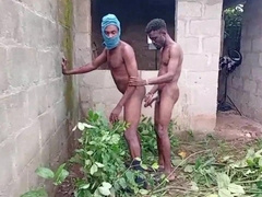 2 herdsmen seen having lovemaking inwards a cassava farm close to and uncompleted palace