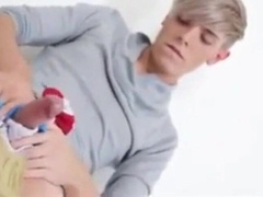 Twink Sniffs Schwimmer Bareback7777