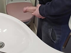 Winter work trip make me hormy, big cumshot all over the window