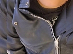 Sandro wanking off and nutting in a total leather clothing with chucks