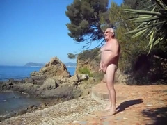 EXHIBITION AU BORD DE LA MER