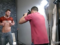 Gay photographer makes love on the set
