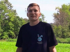 Jogger with a shapely ass gets all crass in a POV video