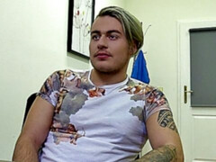 Amateur dude with sexy tattoos gets fucked orally