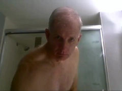 dad takes a bathroom in a motel