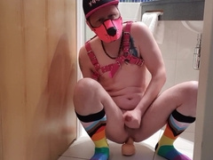 Yam-Sized faux-cock in a taut donk.