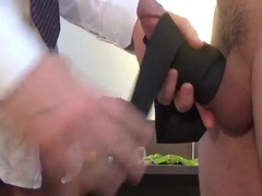 Le tailleur soccupe de sonnie customeraa