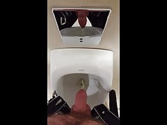 Gay to piss down