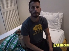 Latin twink gets extra time for additional cash (FR: Jeune latino qui gagne du temps supplémentaire avec de l'argent en plus, IT: Giovane twinks