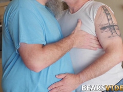 Mature bear Tony Marks drills Will Stone bare and balls deep