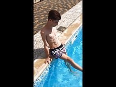 I sexy in the pool