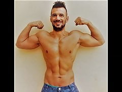 Slick Spaniard Finds Homos Online to Show Off