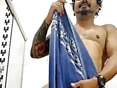 Xanvaskas showing off after bathing