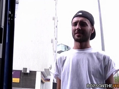 Amateur twunks fit in vehicle to have raunchy three way