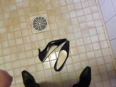 Piss in wifes blue classic pumps