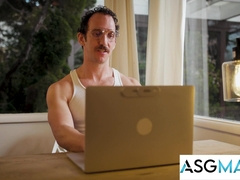 DisruptiveFilms - Director Greg McKeon Nails Lad Blogger On Set