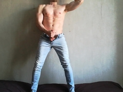 Muscled red-hot stud in splendid blue denim