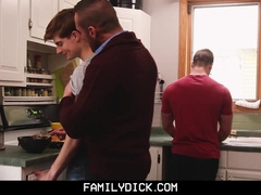 FamilyDick-Beautiful Muscle Father Bangs Teenie Man Without A Condom before Thanksgiving
